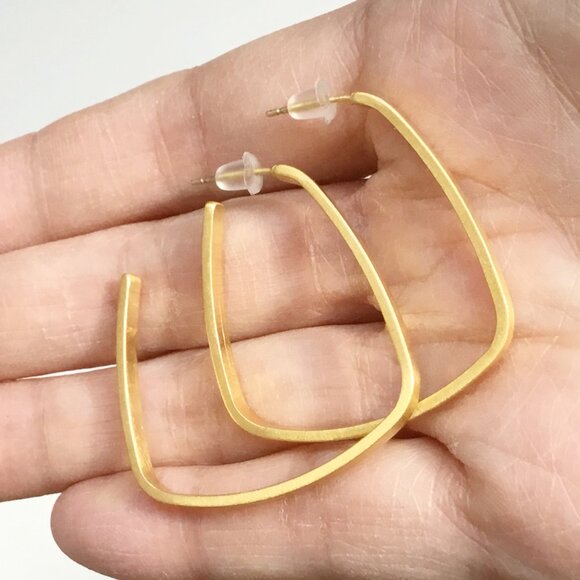 Dean Davidson Brushed Matte Gold Tone Tapered Square Hoop Earrings 1.5” - Picture 9 of 9